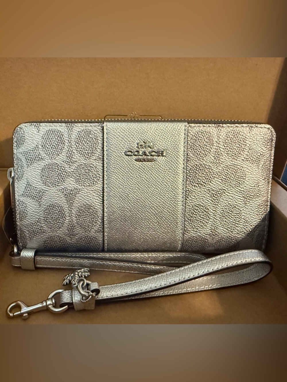🎉🎉SOLD✨✨🍾NWT Coach Metallic Signature Zip Wallet CCL91 Silver Snowflake Charm